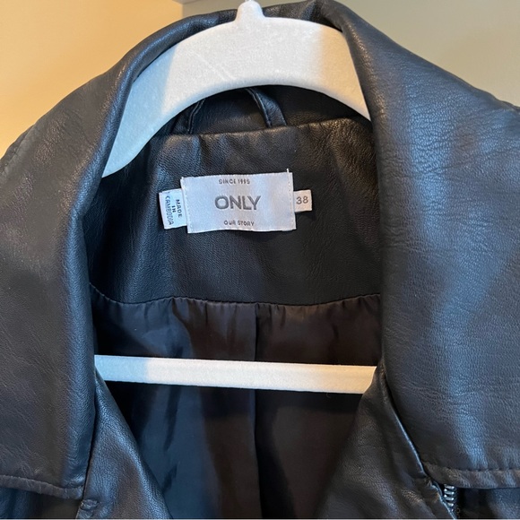 Vegan leather black jacket - Picture 3 of 6